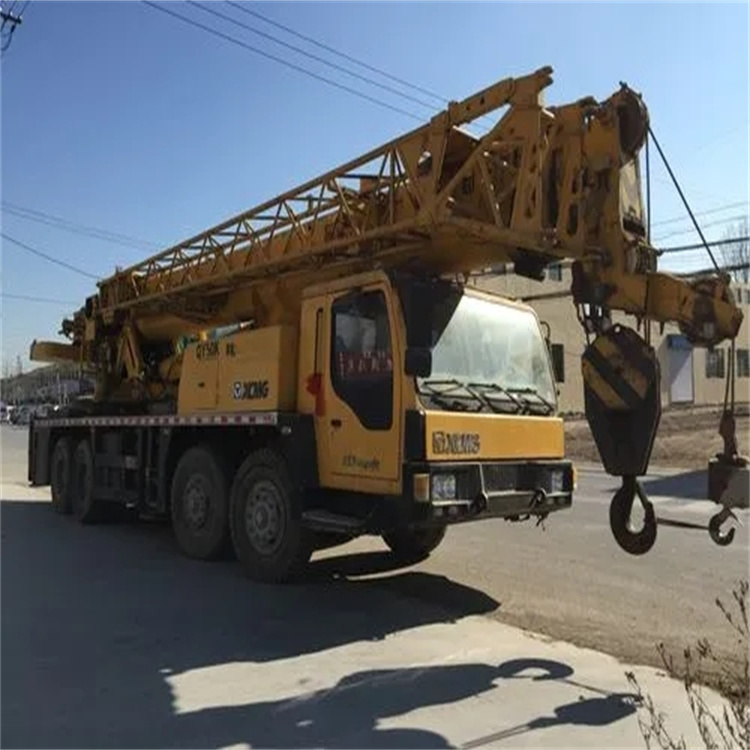 潮南吊车怎么吊装挖掘机